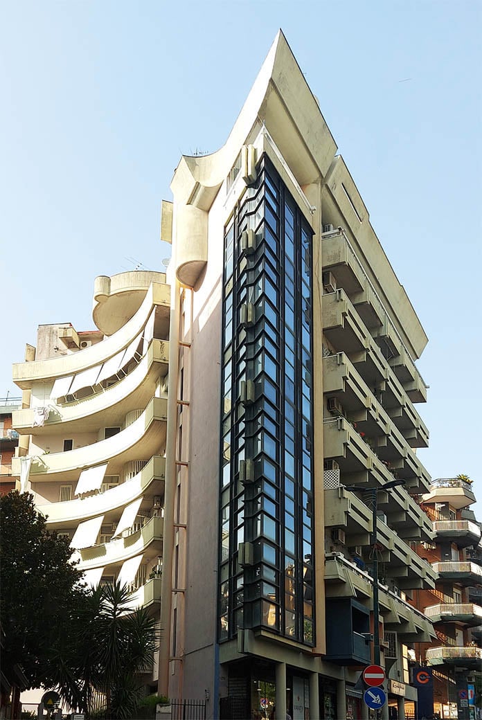 Edificio residenziale di Aldo Loris Rossi, via San Giacomo dei Capri, Napoli. Photo Carlo De Cristofaro