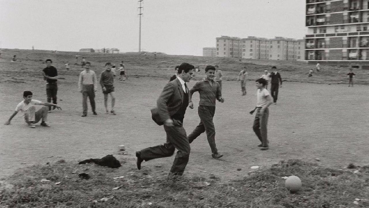 Federico Garolla, Pier Paolo Pasolini al Quartiere di Centocelle, Roma, 1960, courtesy of Museo di Fotografia Contemporanea, Cinisello Balsamo