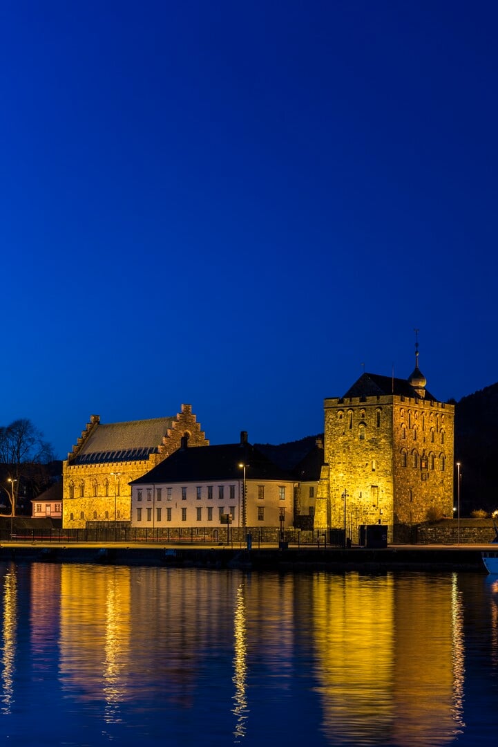 La Sala di Håkon e la Torre di Rosenkrantz. Photo Visit Bergen / Robin Strand – visitBergen.com