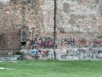 La chiesa di San Lorenzo Maggiore vandalizzata