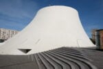 Le Havre. Il Volcan, complesso culturale progettato da Oscar Niemeyer © Photo Dario Bragaglia
