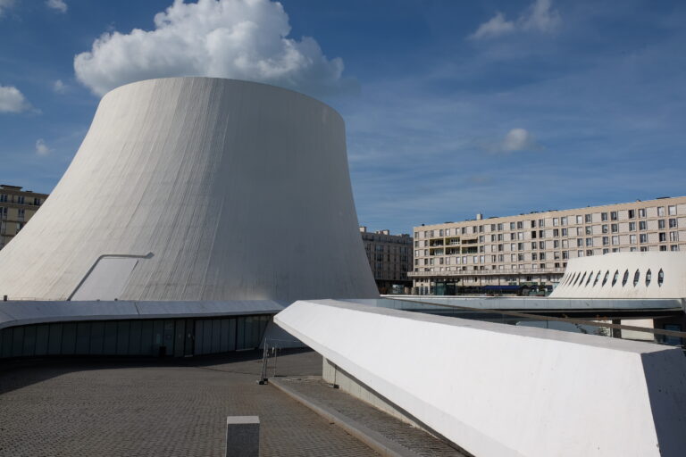 Le Havre. Il Volcan, complesso culturale progettato da Oscar Niemeyer © Photo Dario Bragaglia