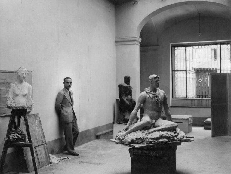Lucio Fontana nel suo studio in via De Amicis, Milano, 1933 ca. Courtesy Fondazione Lucio Fontana Milano