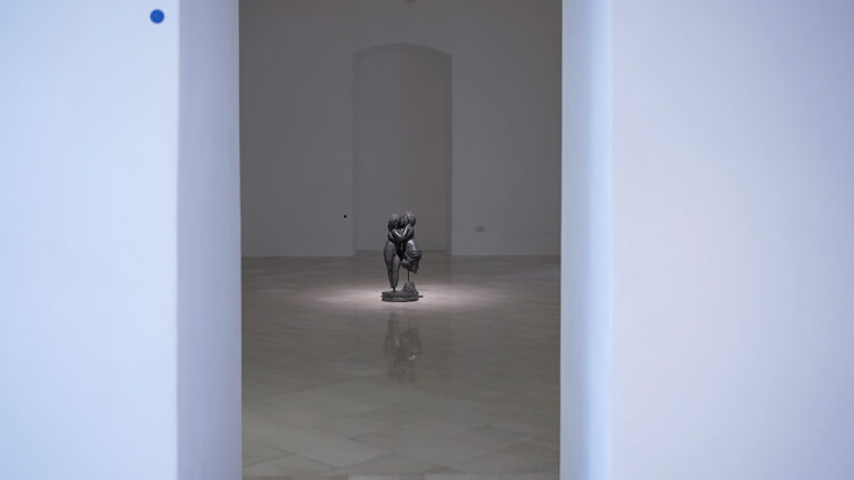 Maurizio Mochetti, Processo di paragone - Amore e Psiche, 1975, installation view at Fondazione Pascali, Polignano a Mare, 2023. Photo Gianluca Distante