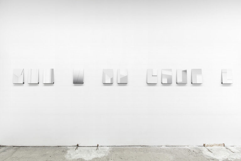 Michele Spanghero, Studies on the Density of White (2010-2023), serie fotografica, installation view at Galerie Alberta Pane, Venezia, 2020. Courtesy Galerie Alberta Pane, Parigi e Venezia