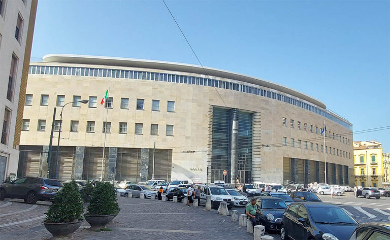 Palazzo delle Poste, prospetto su piazza Matteotti, Napoli. Photo Carlo De Cristofaro