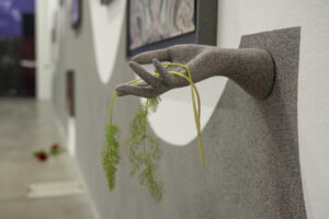 La relazione tra sfera umana e vegetale in una mostra alla Fondazione Sandretto 