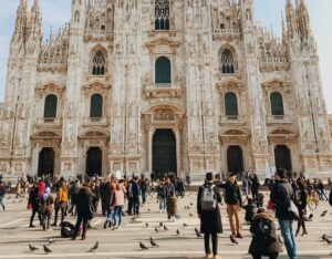 L’amore ai tempi della turistificazione (di massa). I casi di Milano e Venezia