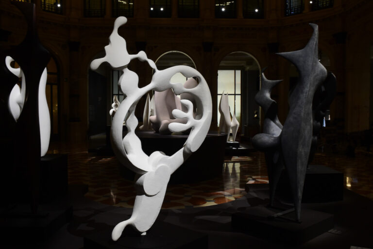 Una Collezione Inattesa. Viaggio nel contemporaneo tra pittura e scultura, installation view at Gallerie d'Italia, Milano, 2023. Photo Roberto Serra