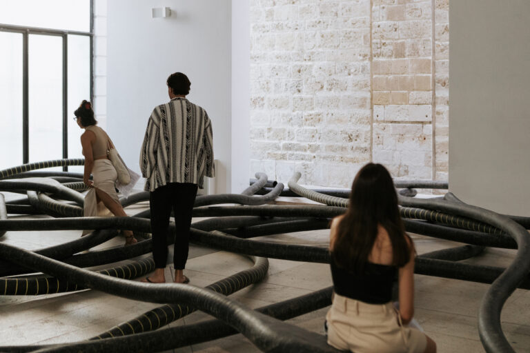 Valentina Vetturi, Tails, paesaggio performativo, installation view at Spazio Murat, Bari, 2023. Photo Spore.media