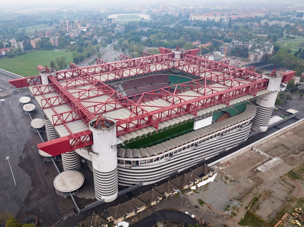 Vista aerea dello stadio Meazza. Ph Arne Museler
