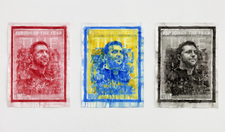 Yan Pei-Ming, Volodymyr Zelensky & The Spirit of Ukraine, 2023, trittico, acquarello su carta. Courtesy MASSIMODECARLO e Thaddaeus Ropac gallery. Photo André Morin © Yan Pei-Ming, ADAGP, Paris, 2023