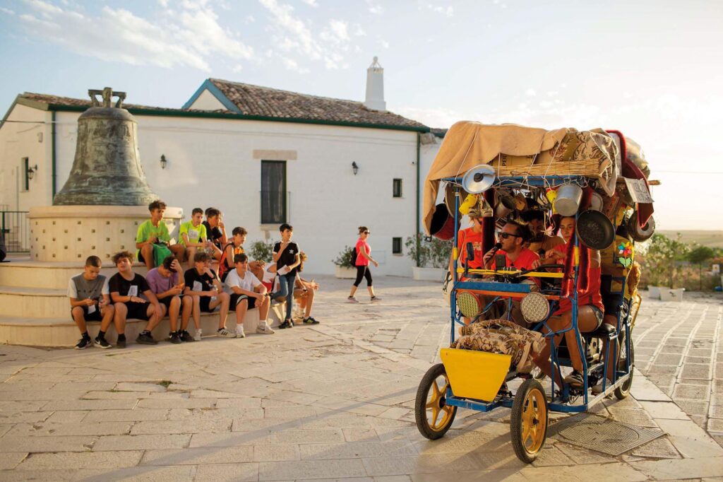 Il documentario che racconta l’arte contemporanea tra i borghi italiani