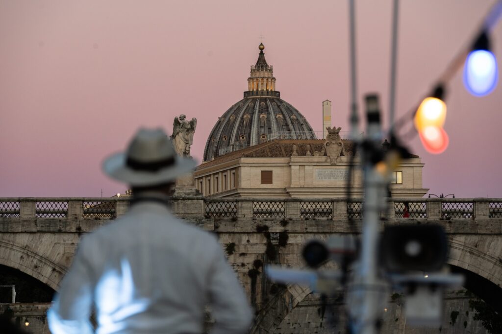 La lirica in barca. L’opera “Fitzcarraldo” a Roma con un battello sul Tevere