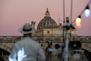 La lirica in barca. L’opera “Fitzcarraldo” a Roma con un battello sul Tevere