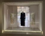 Gabrielle Chanel. Fashion Manifesto, installation view at V&A Museum, Londra, 2023. Photo Mario Bucolo