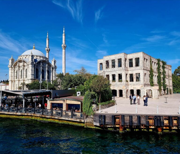 L'edificio di Esma Sultan, sempre di propretà del The Marmara Group