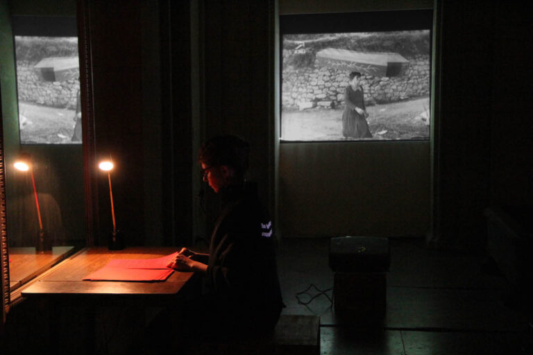 Ottonella Mocellin e Nicola Pellegrini, Così lontano così vicino, 2003, performance all’Ambasciata italiana di Berlino, 2015. Courtesy Galleria Lia Rumma, Milano, Napoli