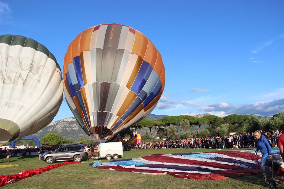 Paestum Balloon Festival 1 Decine di mongolfiere colorate si alzano in volo sui templi di Paestum