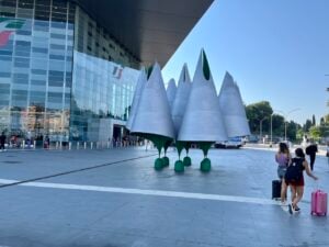 Se questa è arte urbana. L’installazione di Roma Tiburtina finita lì per caso