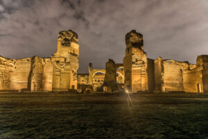 A Roma le Terme di Caracalla aprono in notturna. Al via le visite serali al complesso archeologico
