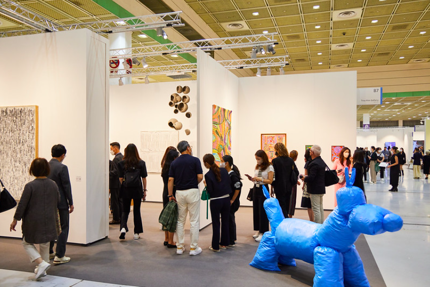 Tina Kim Gallery, Frieze Seoul 2022. Photo: Lets Studio. Courtesy: Lets Studio and Frieze