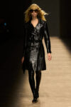 Tom Ford MFW 1 Milano Fashion Week 2023. Il debutto Anni ’70 (e ’90) di Tom Ford