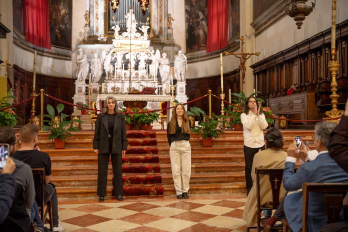 Concerto di Kli Malone nella Basilica di San Pietro di Castello, Courtesy a Biennale di Venezia. Photo Andrea Avezzù