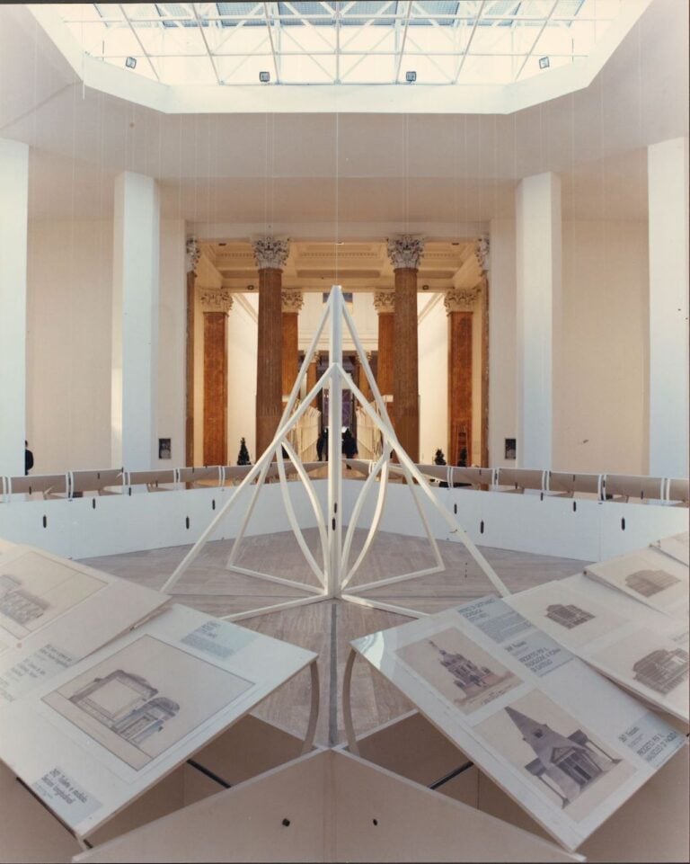 Costantino Dardi, Dettaglio di “Arte e scienza nella perestrojka. Dall’URSS in URSS. Mostra sovietica”, Palazzo delle Esposizioni, Roma 1989. Collezione MAXXI Architettura, Archivio Dardi