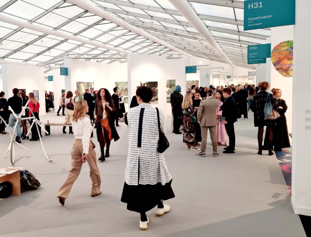 Frieze London 2023 barcolla ma non molla: i migliori 10 stand della fiera