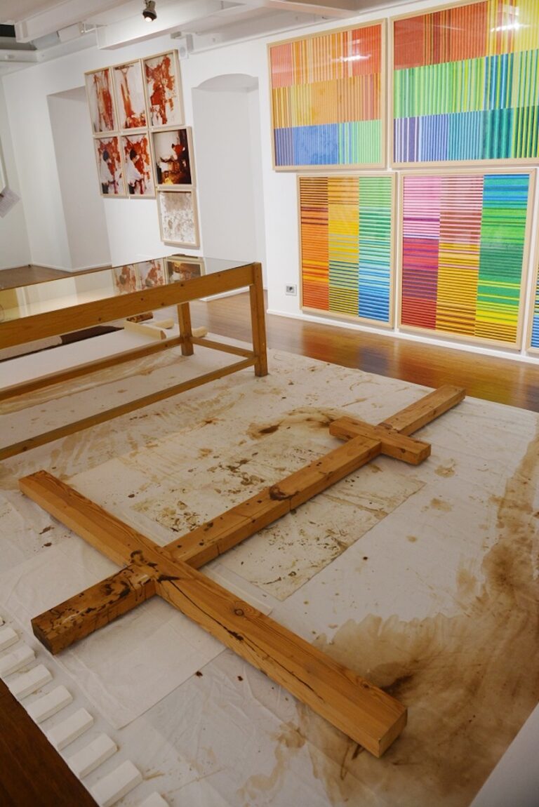 Hermann Nitsch, 158. Aktion, 2020; Esercizi cromatici, 2008, installation view ABC Arte, Genova, 2023. Photo Linda Kaiser