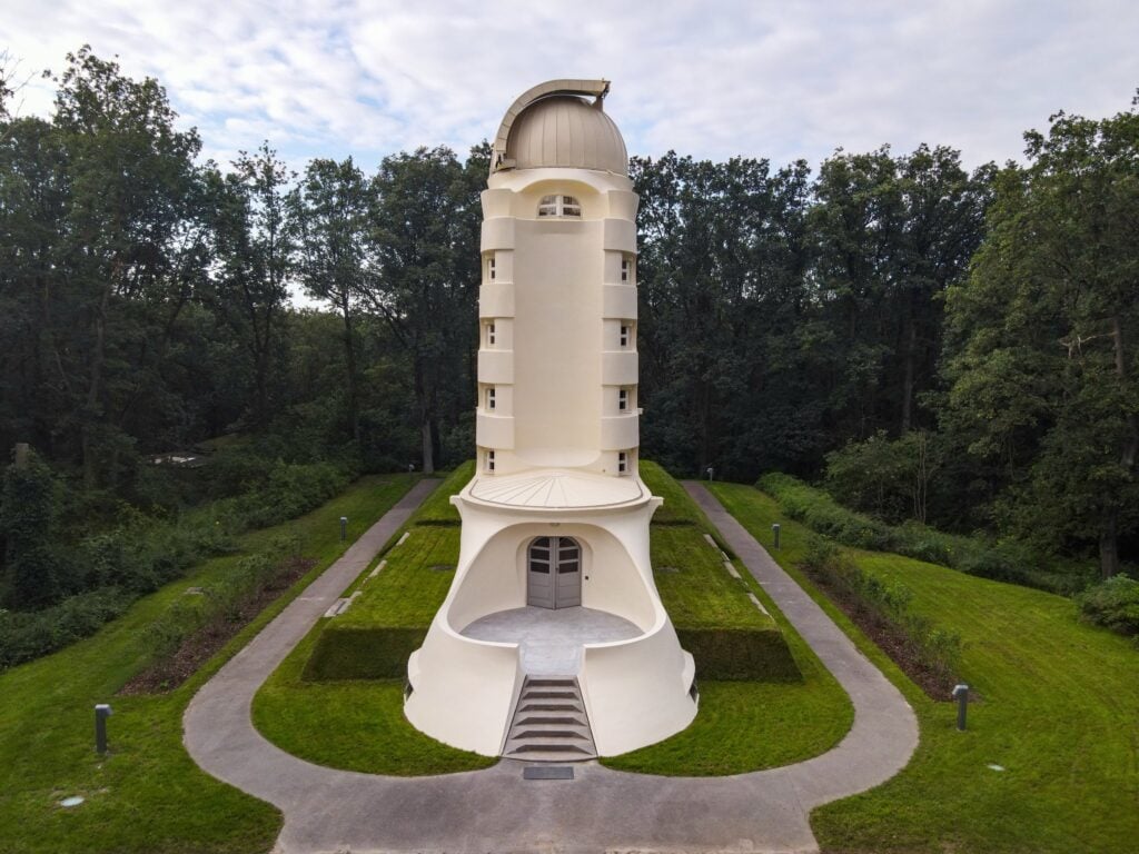 La Torre Einstein Tower nel Parco Scientifico 22Albert Einstein22. Credit Thomas Wolf © Wustenrot Stiftung 1 Riapre in Germania la Torre Einstein, gioiello dell'architettura funzionalista