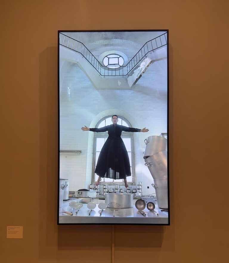 Marina Abramović, installation view at Royal Academy of Arts, Londra, 2023. Photo Mario Bucolo