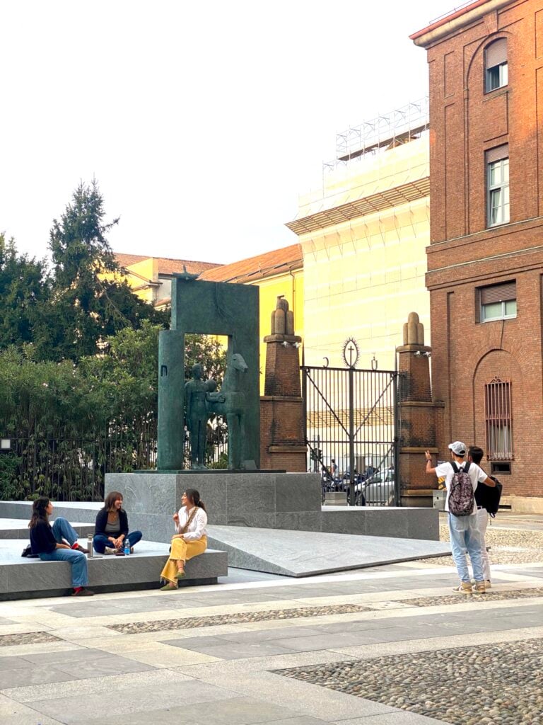 Mimmo Paladino SantAmbrogio. Photo Giulia Giaume 3 L’Università Cattolica di Milano festeggia 100 anni con una scultura di Mimmo Paladino