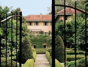 In vendita a Torino la “reggia” di Gianni Agnelli. Ma Villa Frescot dovrebbe diventare museo?