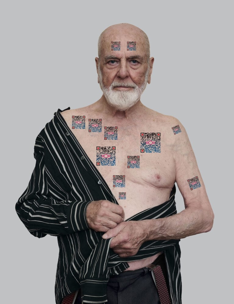 Michelangelo Pistoletto, QR-Code possession - Autoritratto, 2019-2023 Foto Damiano Andreotti, Courtesy Cittadellarte e Castello di Rivoli Museo d’Arte Contemporanea, Rivoli-Torino