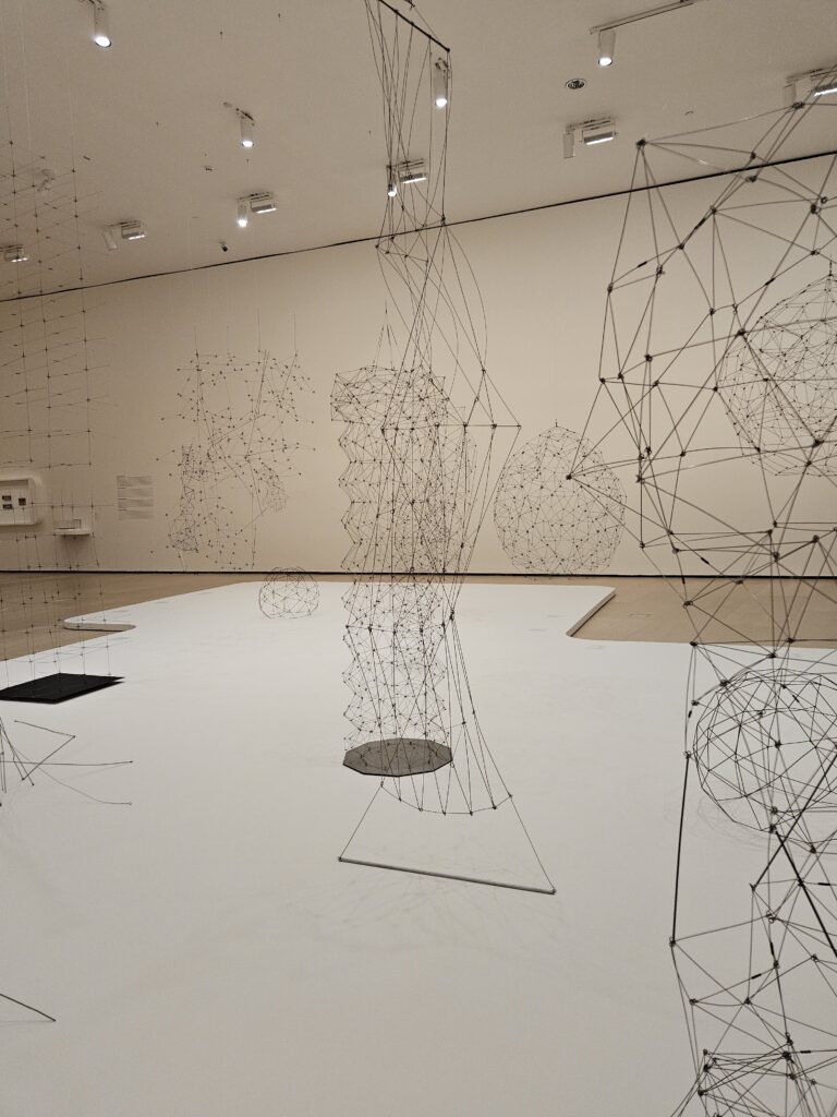 Gego. Misurare l'infinito al Guggenheim di Bilbao - installation view - photo