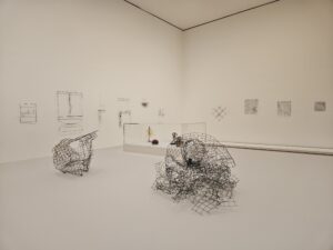 Tra il visibile e l’invisibile. L’artista Gego in mostra al Guggenheim di Bilbao