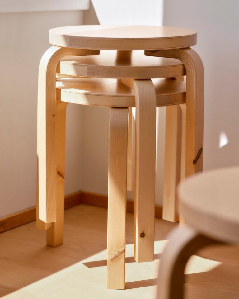 Design finlandese_Foto Artek 2_Villi Anniversary Edition Stool 60, design Alvar Aalto (1935) photo credits Credits Artek