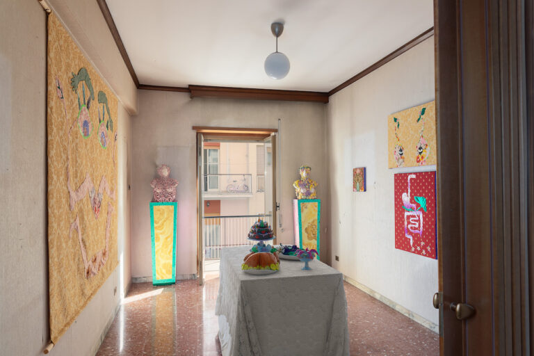 Alberto Maggini, Le origini dlle buone maniere a tavola, installation view at Casa Vuota, Roma, 2023. Photo Eleonora Cerri Pecorella