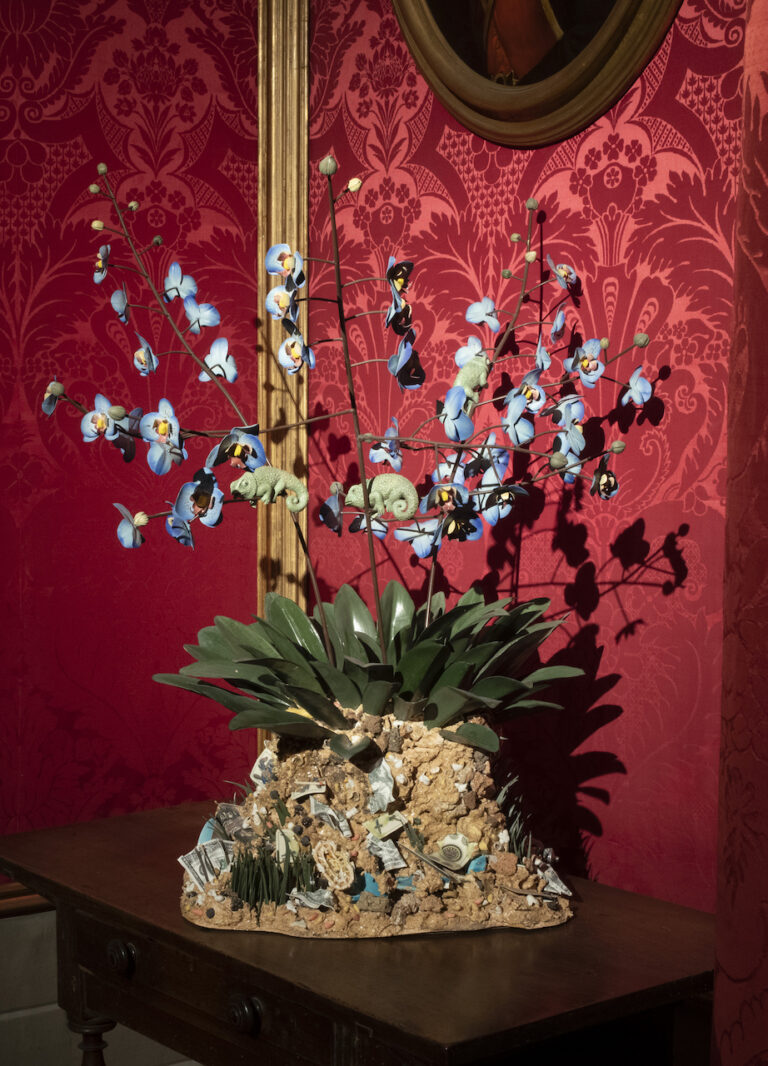 Bertozzi&Casoni, Disgrazia con orchidea azzurra, 2018, ceramica policroma. Photo Nazario Spadoni