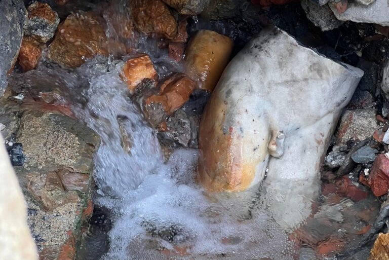 La statua di Apollo emerge dallo scavo.Photo Emanuele Mariotti (copyright SABAP-SI - Comune di San Casciano dei Bagni)