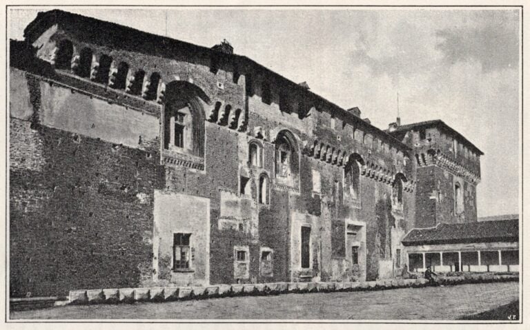Lato nord est del Castello prima del restauro 1896 - 1897. Courtesy Societa Storica Lombarda ETS