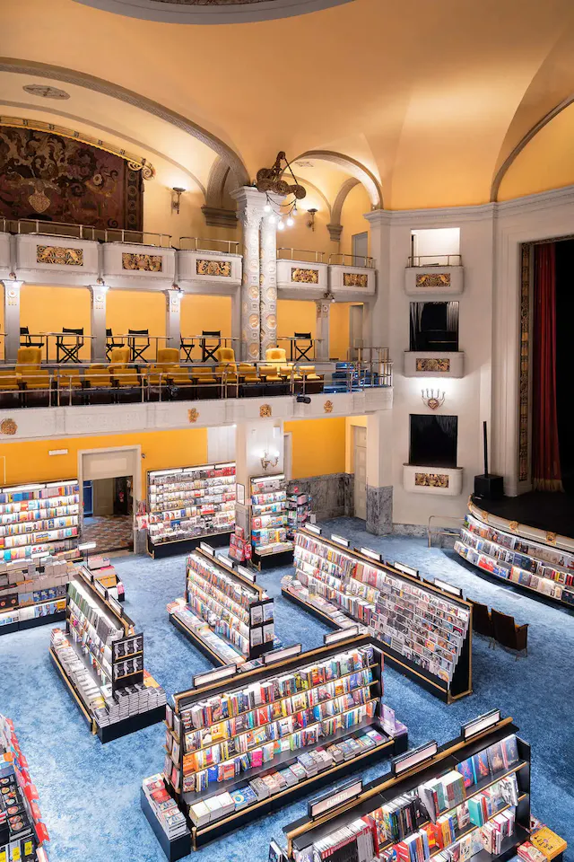 Libreria Giunti Odeon A Firenze aperta Giunti Odeon. Una delle librerie più belle del mondo