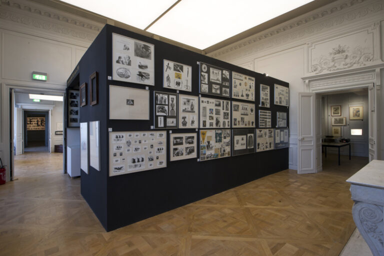 Marcel Broodthaers, Section Publicité. Ricostruzione presso la Monnaie de Paris in occasione della mostra “Musée d’Art Moderne - Département des Aigles”, 2015. Copyright didierplowy
