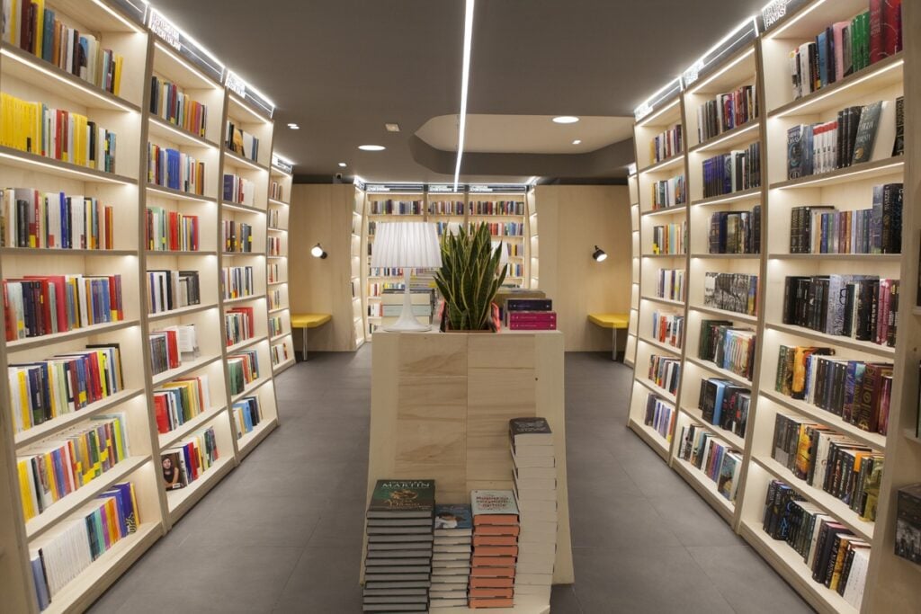 Mondadori MA Bookstore a Milano Mondadori apre a Napoli la più grande libreria d’Italia