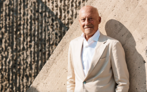 Il super architetto Norman Foster diventa “direttore” di Domus nel 2024