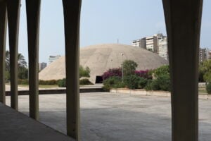 La straordinaria opera incompiuta di Oscar Niemeyer a Tripoli in Libano