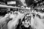 Raghu Rai, Stazione ferroviaria di Churchgate/ Churchgate railway station, 1995 Courtesy Raghu Rai & PHOTOINK