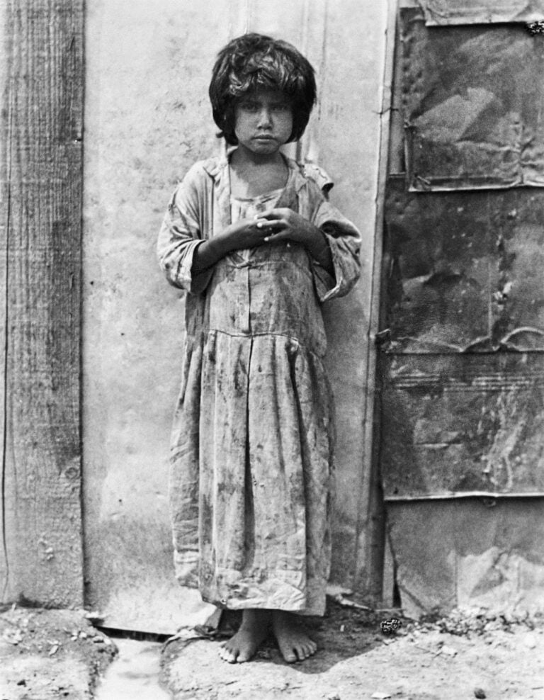 Tina Modotti, Mujer Descalza, México, hacia 1925.